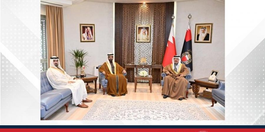 وزير
      الداخلية
      يشيد
      خلال
      استقباله
      سفير
      دولة
      الإمارات
      العربية
      المتحدة
      بالعلاقات
      الأخوية
      الوثيقة
      التي
      تجمع
      البلدين
      والشعبين