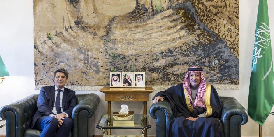 الخريجي
      يستقبل
      سفير
      فرنسا
      لدى
      المملكة