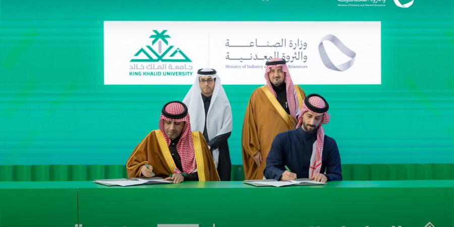 “الصناعة
      والثروة
      المعدنية”
      تُبرم
      اتفاقية
      مع
      جامعة
      الملك
      خالد
      لتمكين
      المبتكرين