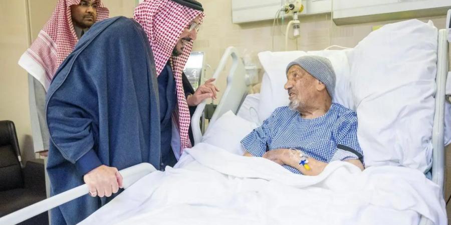 أمير
      القصيم
      يزور
      رجل
      الأعمال
      عبدالله
      الزامل
      ويطمئن
      على
      صحته