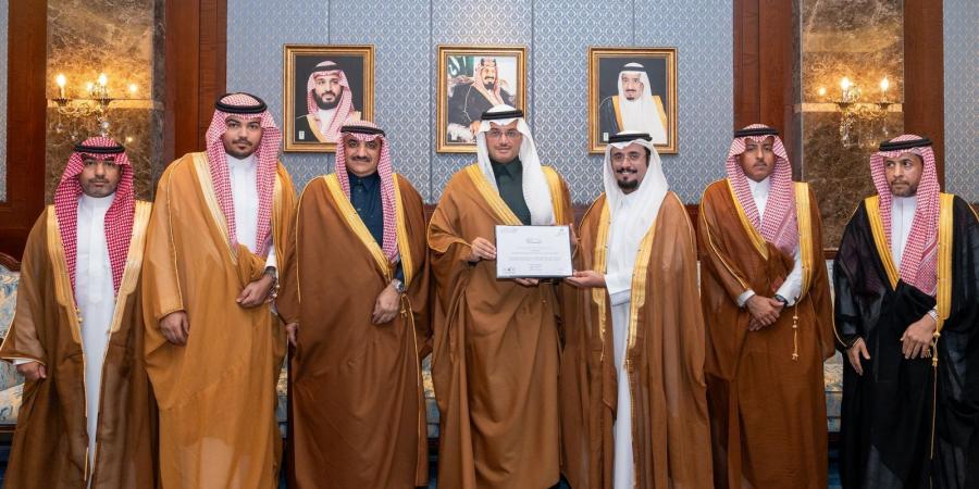 محافظ
      الأحساء
      يسلّم
      أمانة
      الأحساء
      شهادة
      اعتماد
      برنامج
      “حياك”