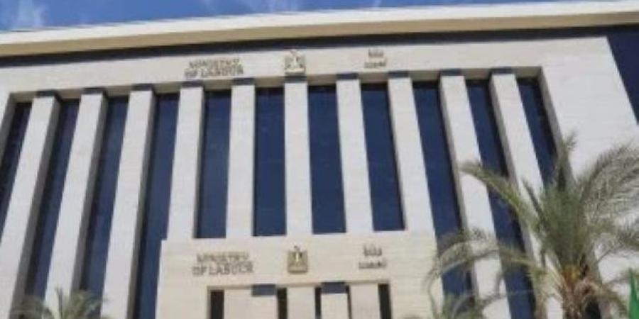 وزارة العمل تعلن فرص عمل للمهندسين والفنيين برواتب تصل لـ 13500 جنيه