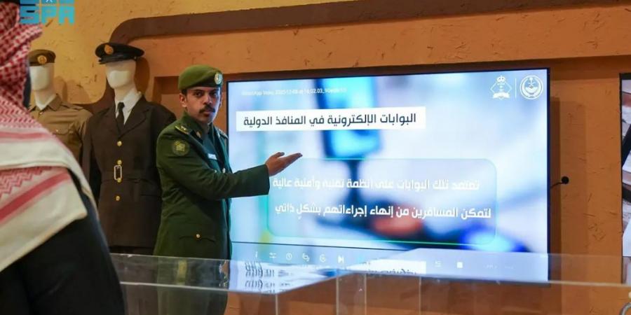 “الجوازات”
      تستعرض
      البوابات
      الإلكترونية
      بالمطارات
      الدولية
      في
      (واحة
      الأمن)
      بمهرجان
      الملك
      عبدالعزيز
      للإبل
      العاشر