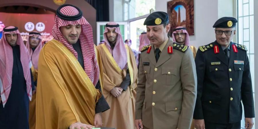 الأمير
      عبدالعزيز
      بن
      سعود
      يضع
      حجر
      الأساس
      لمركز
      العمليات
      الأمنية
      الموحدة
      (911)
      بمنطقة
      الجوف