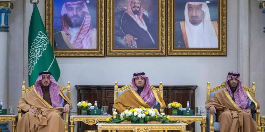 الأمير
      عبدالعزيز
      بن
      سعود
      يلتقي
      أهالي
      منطقة
      الجوف
      وينقل
      لهم
      تحيات
      القيادة