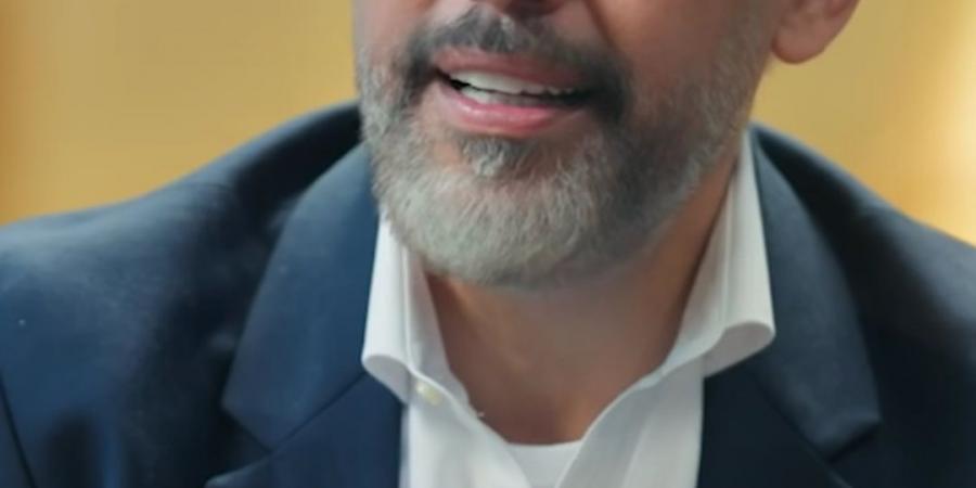 هعملها
      تمثال..
      عمرو
      مصطفى
      يتحدث
      عن
      زوجته
      مع
      معتز
      الدمرداش