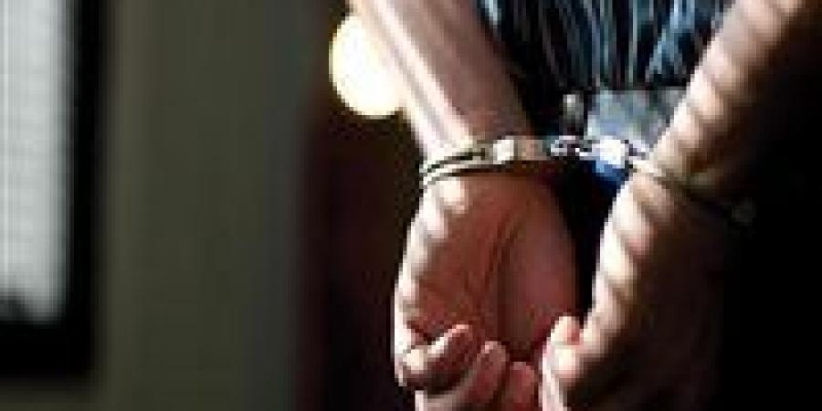 بيفاصل
      في
      الأجرة..
      ضبط
      سائق
      وصديقه
      تعديا
      على
      شاب
      داخل
      مسكنه
      وسرقته
      بالهرم