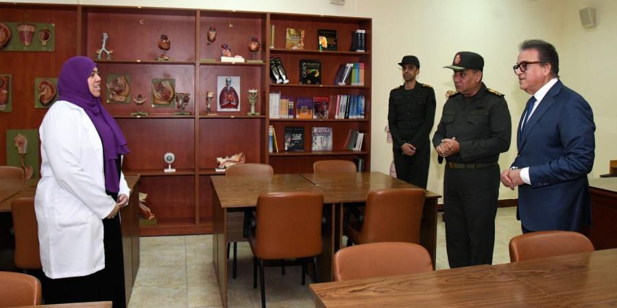 وزير
      الصحة
      والسكان
      يزور
      كلية
      الطب
      بالقوات
      المسلحة