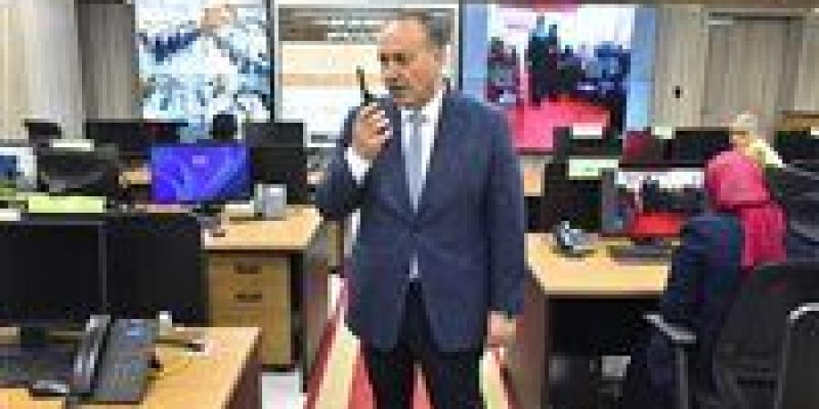 محافظ أسيوط يترأس غرفة العمليات المركزية بمركز السيطرة لمتابعة اللجان الانتخابية