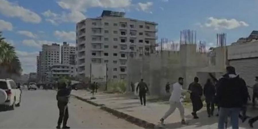 “الداخلية السورية”: مقتل رجل أمن وإصابة آخرين برصاص “فلول النظام السابق” في اللاذقية وجبلة