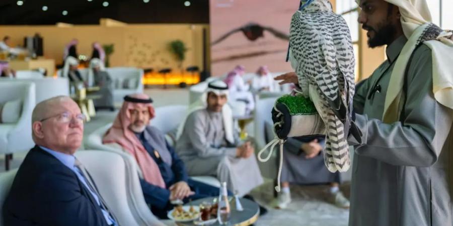 367 صقرًا يتنافسون في أشواط اليوم الخامس لمهرجان الملك عبدالعزيز للصقور 2025