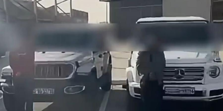 ضبط مقيمين من الجنسية الآسيوية أثناء قيامهم بأعمال استهتار ورعونة بالجليب