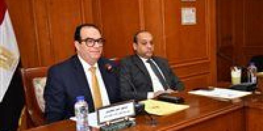 إسكان الشيوخ تناقش اقتراح برغبة بشأن الإسراع في استكمال امتداد الطريق الصحراوى الشرقي من الأقصر لـ أسوان