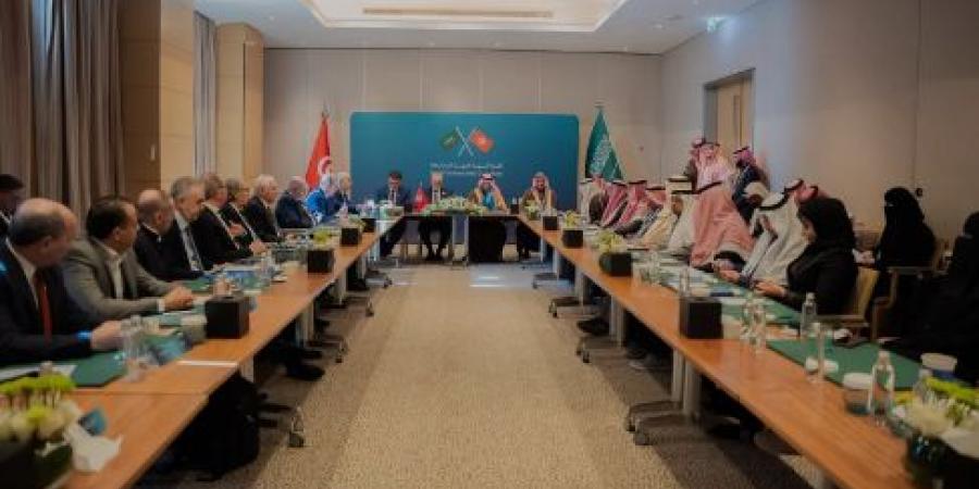 وزير الصناعة يبحث مع وزير الاقتصاد التونسي توسيع الشراكات الاستثمارية