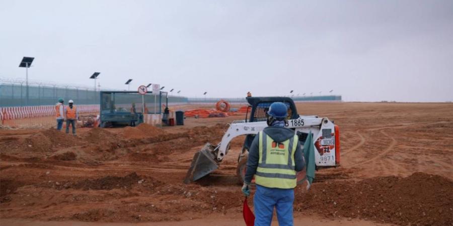 مطار الملك سلمان الدولي يدشن أعمال إنشاء المَدرج الثالث