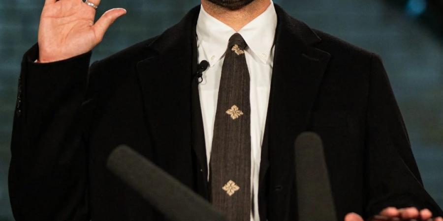 «كواليس تنصيب أول عمدة مسلم».. ممداني يكسر القاعدة ويؤدي اليمين على المصحف لرئاسة نيويورك