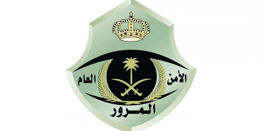 المرور بالمنطقة الشرقية يباشر سقوط معدة بناء على مركبة دون تسجيل إصابات #عاجل