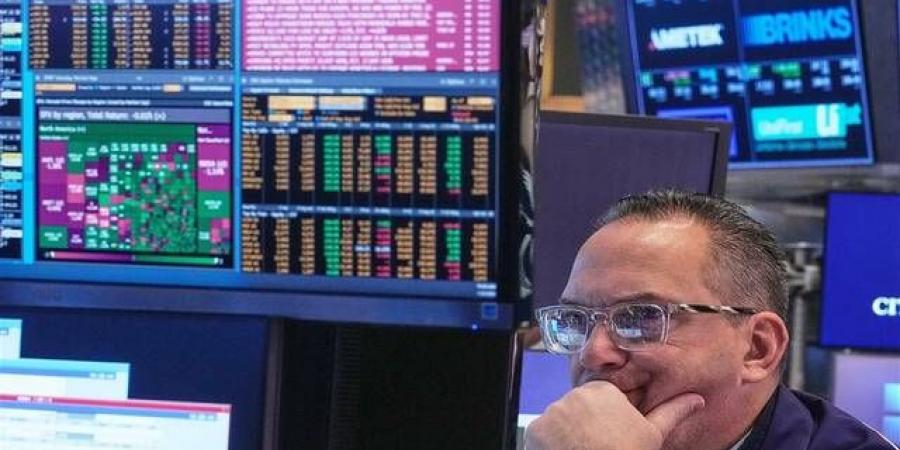 "S&P 500" يحقق مستوى قياسي في جلسة نهاية الأسبوع