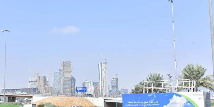 %18 معاناة الأسر من الغبار والأتربة