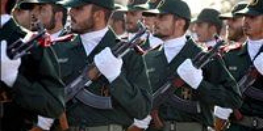 قبضة حديدية.. الحرس الثوري يهمش بزشكيان ويفرض طوقاً أمنياً حول مجتبى خامنئي