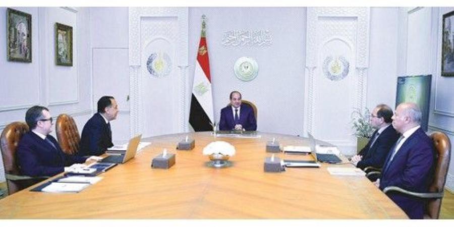 مجلس وزراء الداخلية العرب يمنح السيسي وسام الأمن العربي من الدرجة الممتازة لجهوده في خدمة الأمن العربي