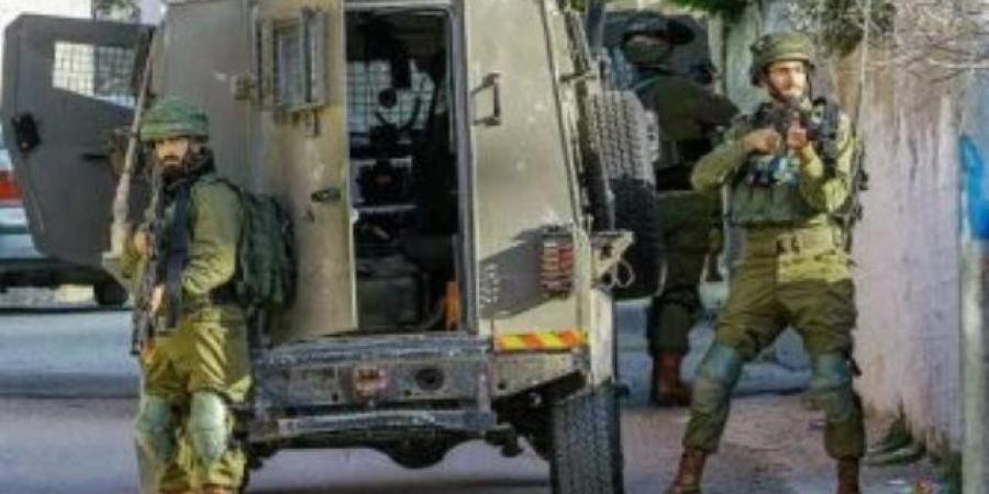 الاحتلال يقتحم بلدة فلسطينية ويطلق الرصاص صوب مركبة