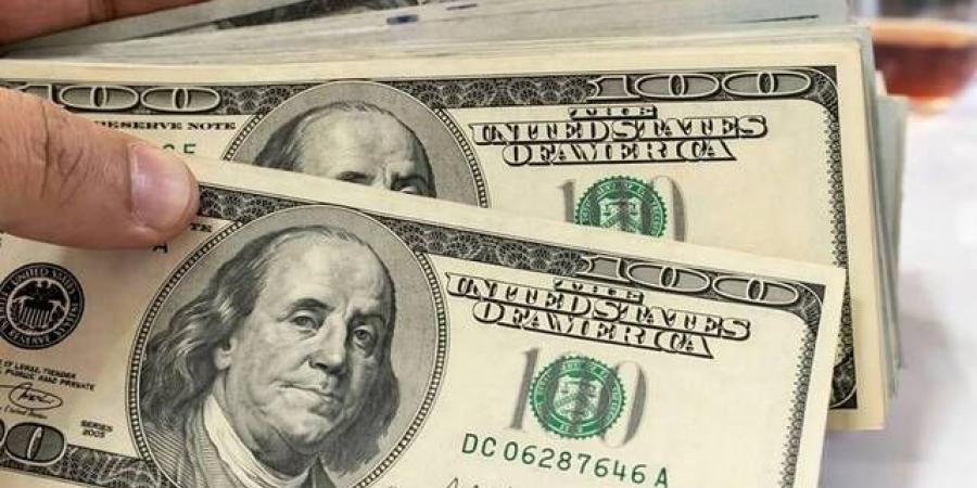 الدولار يرتفع طفيفًا وسط إشارات متضاربة بشأن حرب إيران
