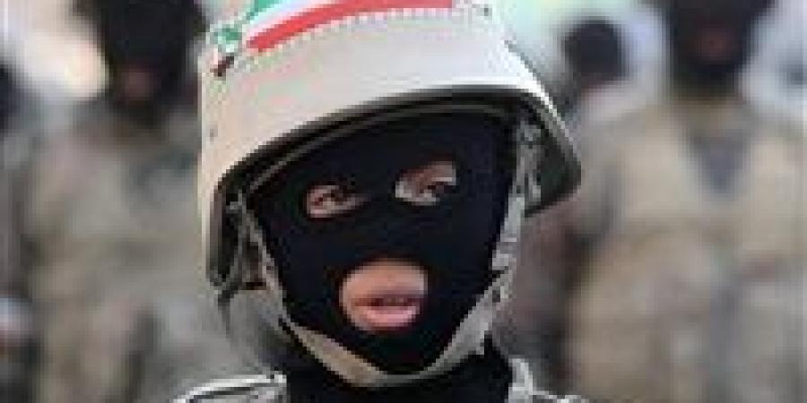 من مقاعد الدراسة إلى فوهة البندقية.. تجنيد القاصرين يغزو شوارع إيران