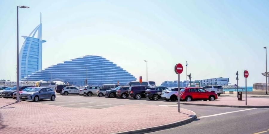 «طرق دبي» تبدأ الصيانة الوقائية للأرصفة بطول 90 ألف متر مربع 2026