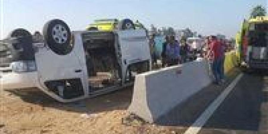 إصابة 6 أشخاص إثر انقلاب ميكروباص بالعياط