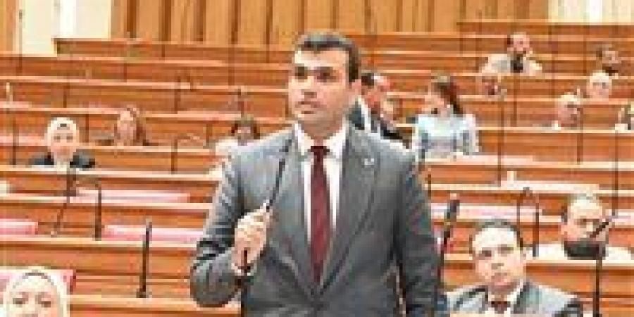 النائب حسين هريدي يتقدم باقتراح برغبة لرفع سعر توريد طن قصب السكر إلى 3500 جنيه