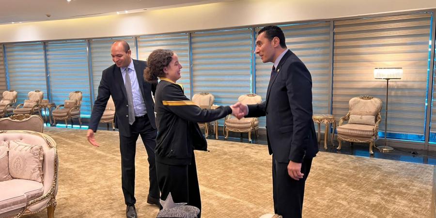 جوهر نبيل وأشرف حلمي يستقبلان هنا جودة بعد إنجاز كأس العالم