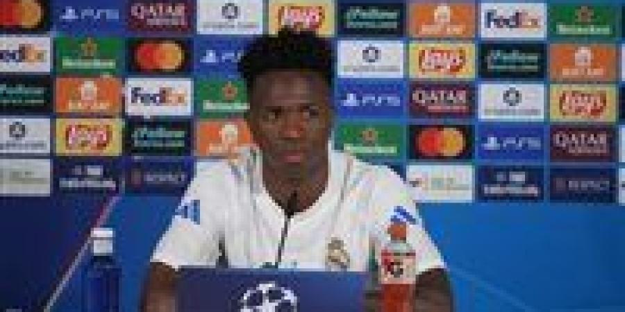 فينيسيوس جونيور يكشف كواليس خلافه مع تشابي ألونسو ويعترف: أخطأت في الكلاسيكو