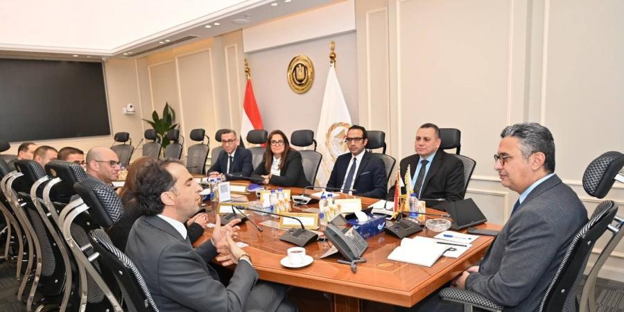 وزير التموين يجتمع مع مايكروسوفت لتعزيز التحول الرقمي وتطوير الخدمات التموينية