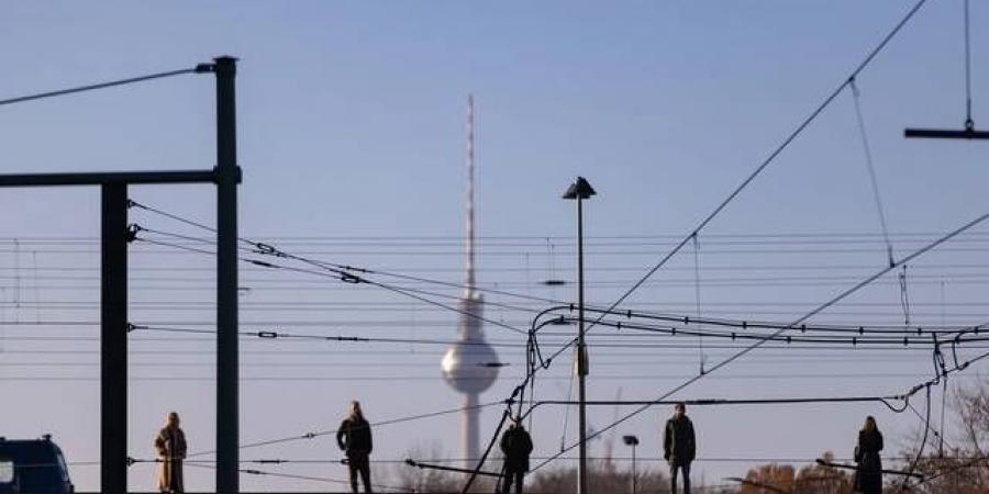 أسعار الكهرباء بألمانيا تهوي لمستويات قياسية مع طفرة الطاقة المتجددة