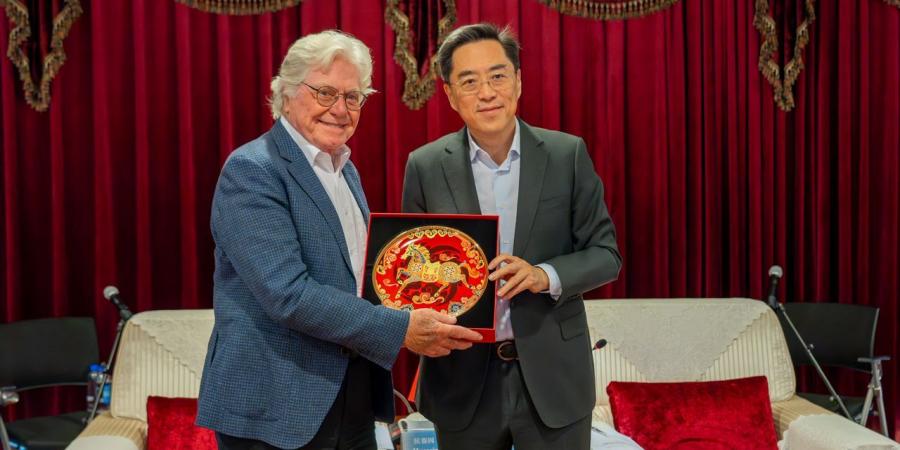 رئيس مهرجان القاهرة السينمائي الدولي يبحث شراكة إعلامية موسعة مع مجموعة الصين للإعلام