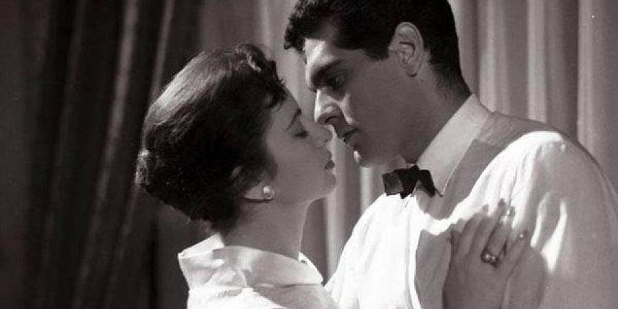 خدعة
      تحولت
      إلى
      أشهر
      قصة
      حب..
      تفاصيل
      أول
      لقاء
      بين
      عمر
      الشريف
      وفاتن
      حمامة