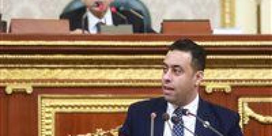 النائب
      أحمد
      فرغلي:
      منظومة
      التأمين
      الصحي
      الشامل
      تتحول
      إلى
      سلعة
      تجارية
      تهدد
      حياة
      المرضى
      في
      بورسعيد