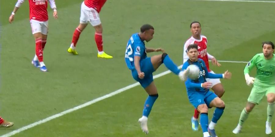 آرسنال
      ضد
      بورنموث..
      بورنموث
      يسجل
      الهدف
      الأول
      أمام
      آرسنال
      بعد
      مرور
      30
      دقيقة
      في
      الدوري
      الإنجليزي