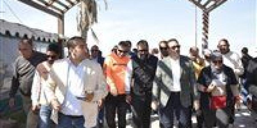 محافظ
      بورسعيد
      يتابع
      استعدادات
      الشاطئ
      لأعياد
      الربيع
      لليوم
      الثاني..
      45
      منقذًا
      وإجراءات
      مشددة
      للنظافة
      والخدمات