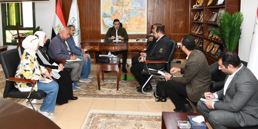 نائب
      المحافظ
      يتابع
      الموقف
      التنفيذي
      لتشغيل
      تنفيذاً
      لتوجيهات
      محافظ
      الفيوم..
      بمجمعي
      "جردو"
      و"المشرك"
      ضمن
      مشروعات
      "حياة
      كريمة"