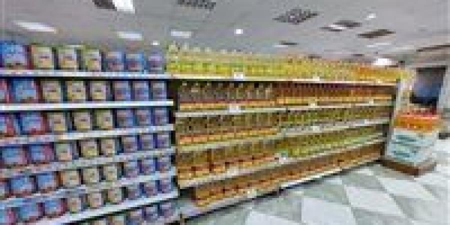 صرف
      50%
      من
      مقررات
      التموين
      لشهر
      أبريل
      واستمرار
      توفير
      السلع
      بالمنافذ