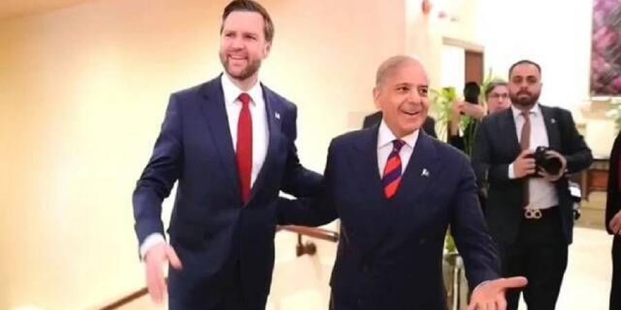 رئيس الوزراء الباكستاني يعقد اجتماعاً مع نائب الرئيس الأمريكي