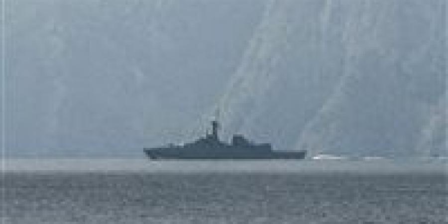 سابقة
      منذ
      الحرب..
      سفن
      حربية
      أمريكية
      تعبر
      هرمز
      دون
      تنسيق
      مع
      طهران