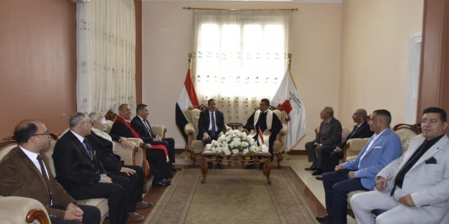 محافظ
      بورسعيد
      يشارك
      الأقباط
      احتفالات
      عيد
      القيامة
      بالكنيسة
      الإنجيلية
      ويؤكد:
      وحدة
      المصريين
      سر
      قوة
      الوطن