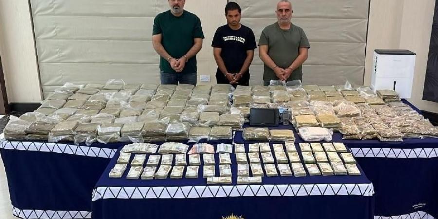 البحرين تُحبط تهريب أكثر من 100 كجم من المخدرات قادمة من إيران وتضبط 3 متهمين