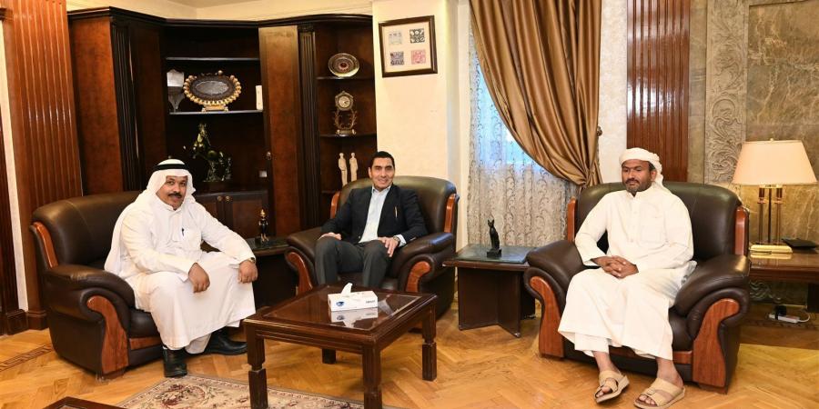 وزير
      الشباب
      والرياضة
      يلتقي
      رئيس
      الاتحاد
      المصري
      للهجن
      لدعم
      التطوير