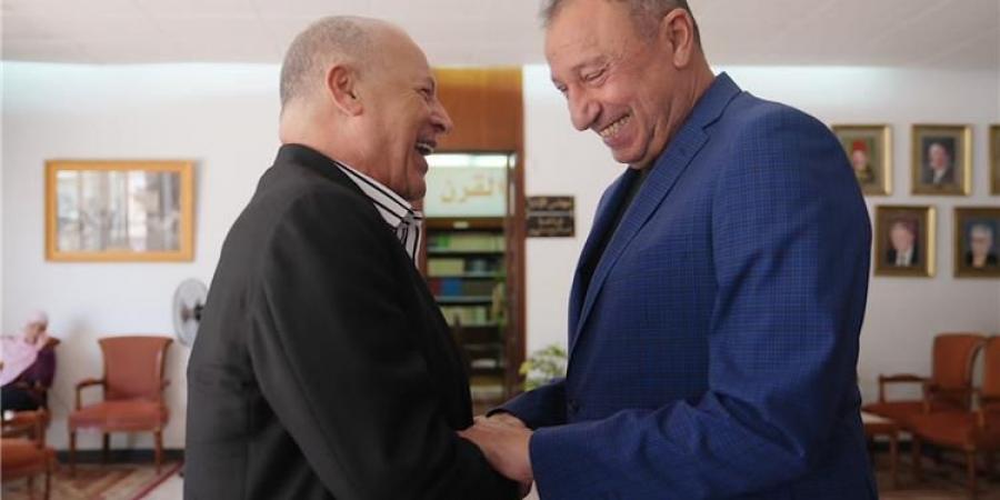 غليان
      في
      الأهلي
      بسبب
      تصريحات
      أوسكار
      رويز..
      ومطالب
      داخل
      النادي
      لـ
      أبو
      ريدة
      بالاعتذار
      للجماهير
      (خاص)