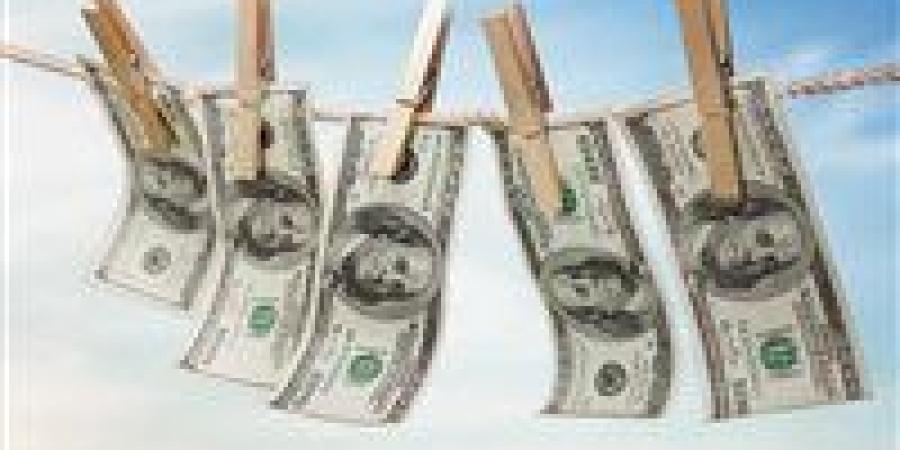 تحويل
      أرباح
      المخدرات
      إلى
      استثمارات..
      ضبط
      8
      متهمين
      حاولوا
      غسل
      170
      مليون
      جنيه