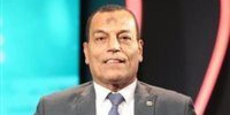 ناصر
      عباس
      يوضح
      سبب
      تواجده
      ضمن
      وفد
      الأهلي
      في
      اتحاد
      الكرة